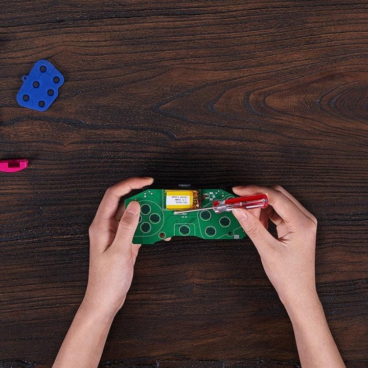 8BitDo Mod Kit for Sega Saturn – kit Bluetooth pour manette Saturn d'origine
